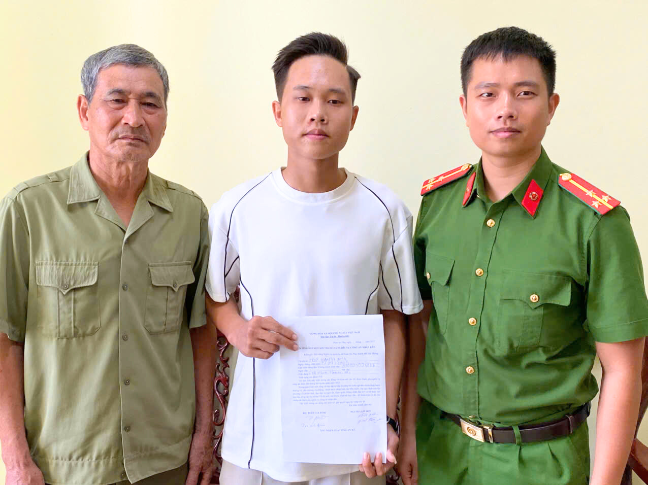 Tuổi trẻ xã Nam An Phụ xung kích tham gia nghĩa vụ Công an nhân dân